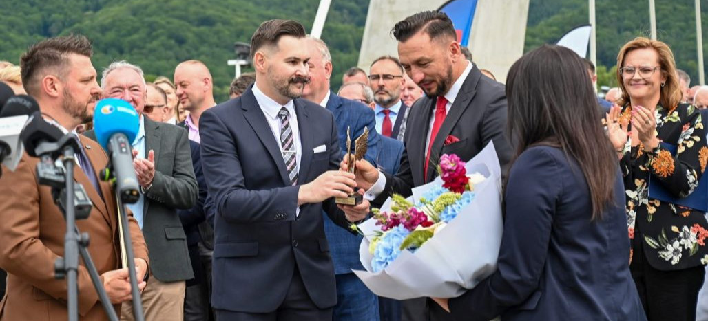 Burmistrz Sanoka z nagrodą „Skrzydła Rozwoju Biznesu”