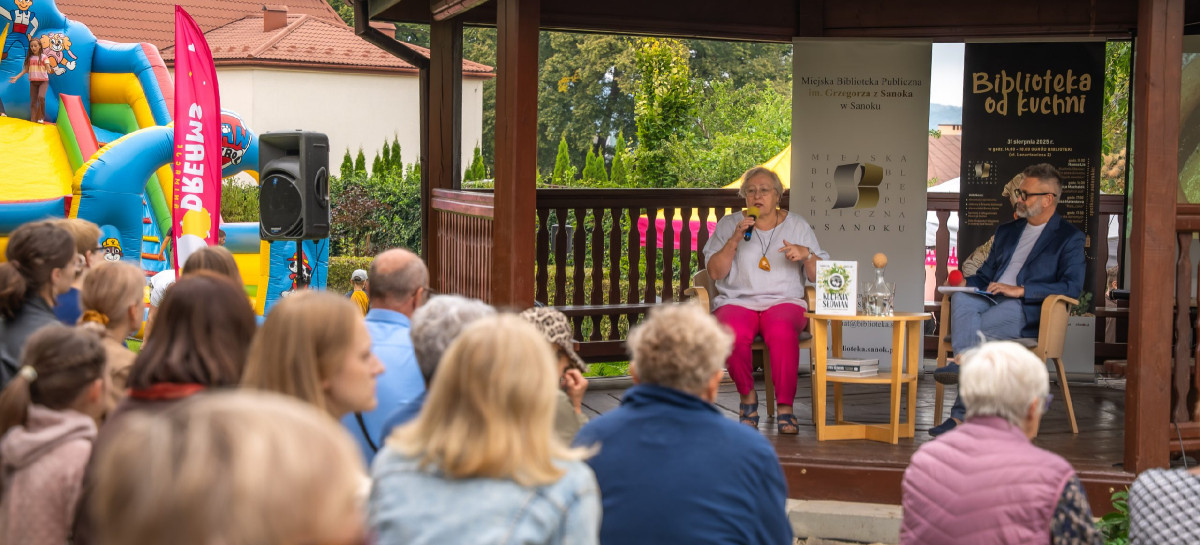 Smaki, tradycje i inspiracje w ogrodzie biblioteki. Piknik „Biblioteka od kuchni” przyciągnął sanoczan (ZDJĘCIA)