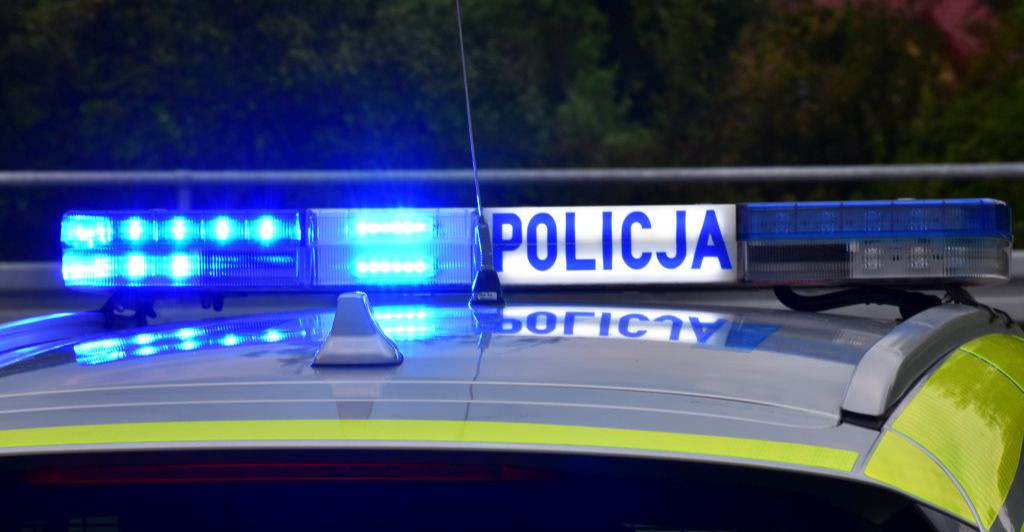 Zatrzaśnięte kluczyki i niemowlę w pojeździe. Błyskawiczna akcja policji!