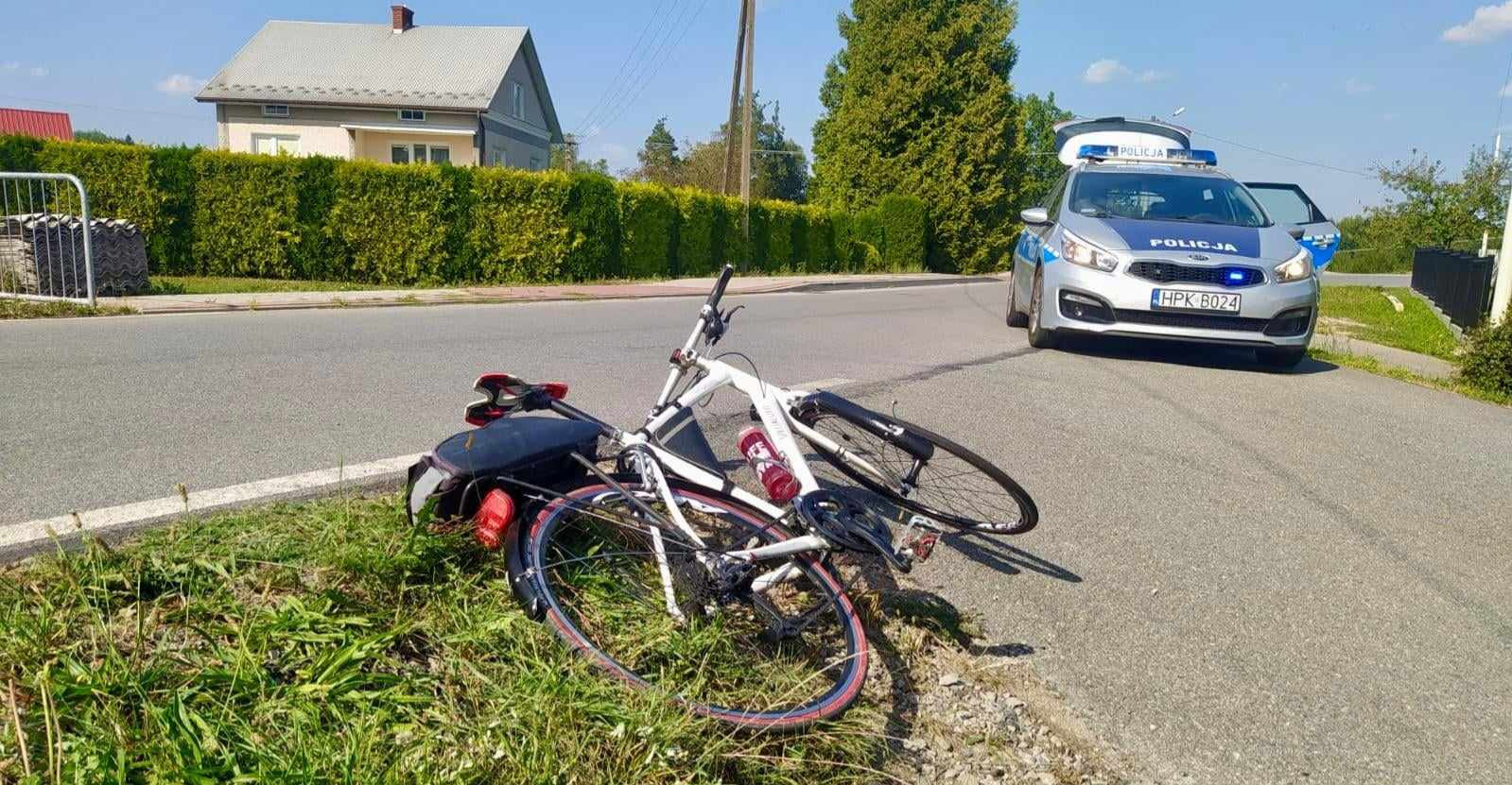 Nie ustąpiła pierwszeństwa. Rowerzysta ranny po zderzeniu z samochodem (ZDJĘCIA)