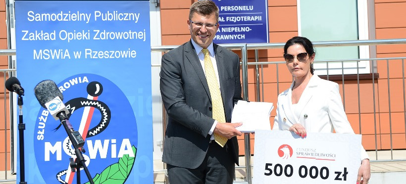 Marcin Warchoł przekazał pół miliona dla szpitala MSWiA w Rzeszowie (FOTO)