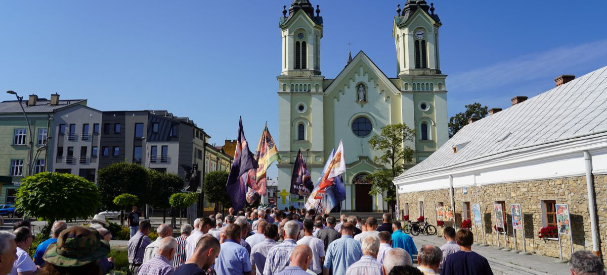 Męski Różaniec ponownie przeszedł ulicami Sanoka [VIDEO, ZDJĘCIA]