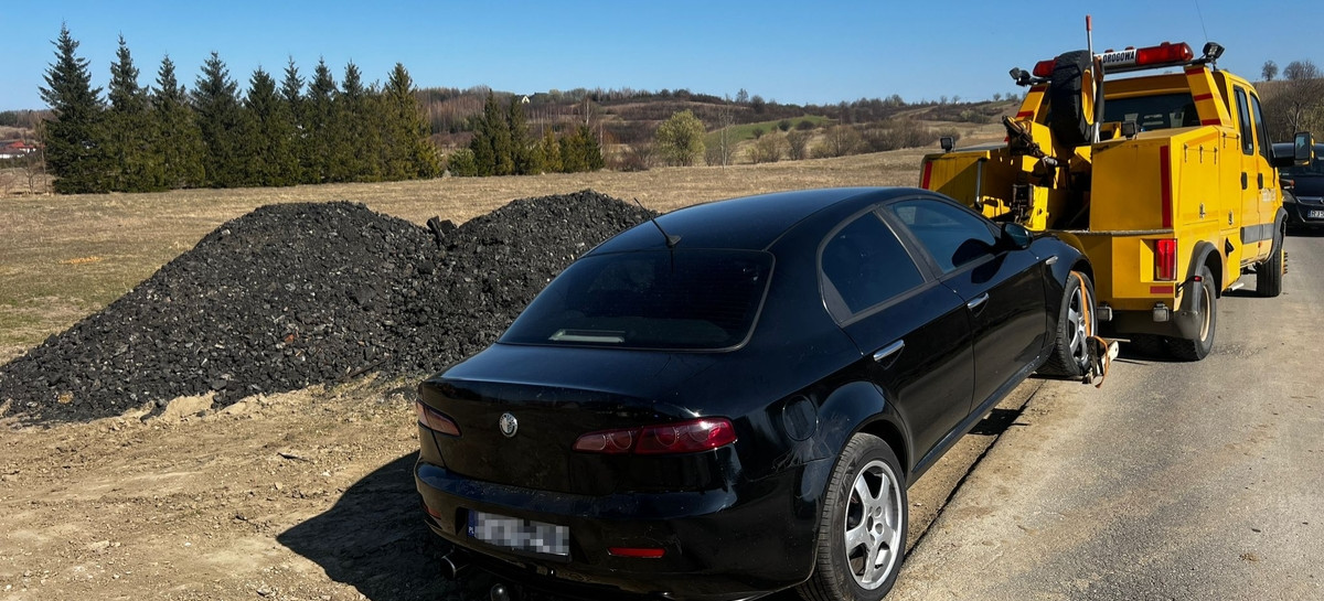 Pędził 156 km/h, miał ponad 2 promile. 24-latek wiózł 13-letniego brata