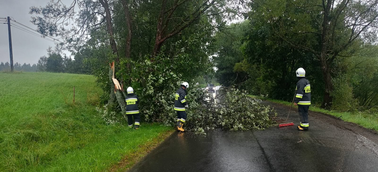 POWIAT BIESZCZADZKI. Strażacy podsumowali skutki ulew. Liczne interwencje i wypadek motocyklisty [FOTO]