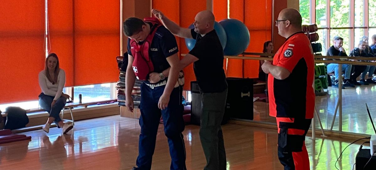 Wiedza, praktyka i współpraca – szkolenia BLS w Komendzie Powiatowej Policji w Sanoku