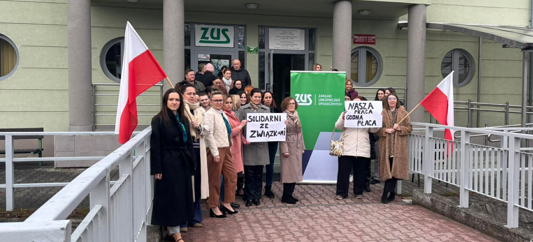 SANOK: Pracownicy ZUS solidarni ze związkowcami. Domagają się podwyżek [FOTO]