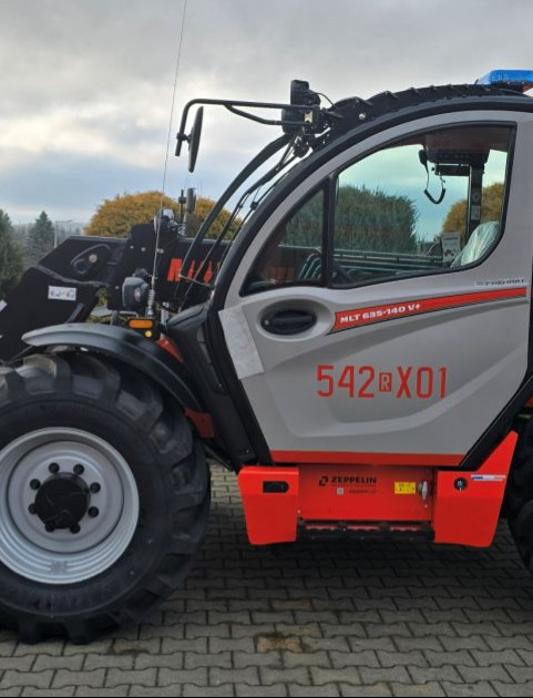 Powiat Sanocki wzmacnia bezpieczeństwo. Nowoczesny sprzęt trafił do strażaków i drogowców [FOTO]