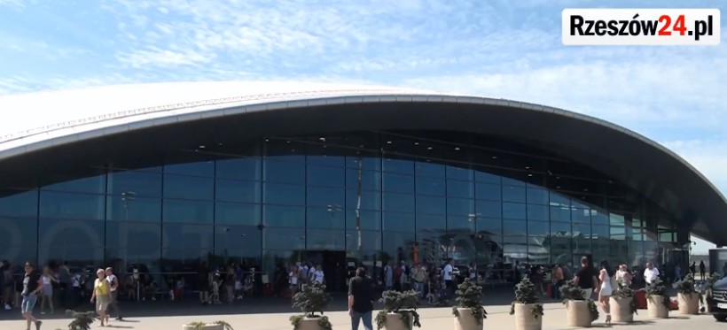 Parking na lotnisku w Jasionce będzie płatny od lipca