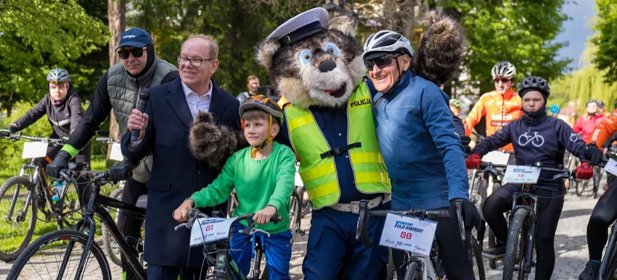 Bezpiecznie podczas 1. Powiatowego Rajdu Rowerowego w Lesku