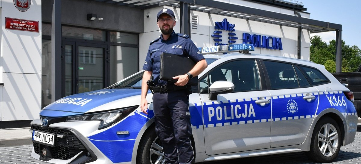 Podkarpacki policjant z tytułem #SuperDzielnicowy 2025 – poznajcie sierż. Tomasza Majowicza z Rudnika nad Sanem