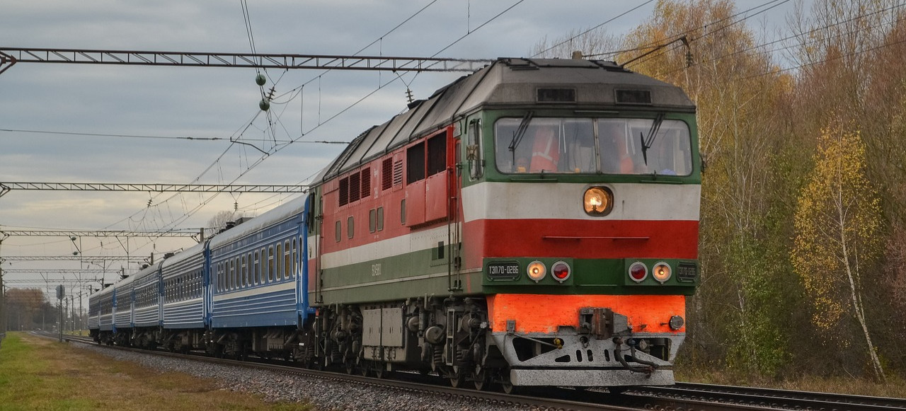 Polskie Linie Kolejowe S.A. przygotowane na silne burze – działania prewencyjne na sieci kolejowej