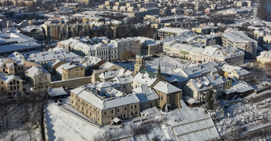 Zachwycający zimowy Sanok z lotu ptaka [ZDJĘCIA]