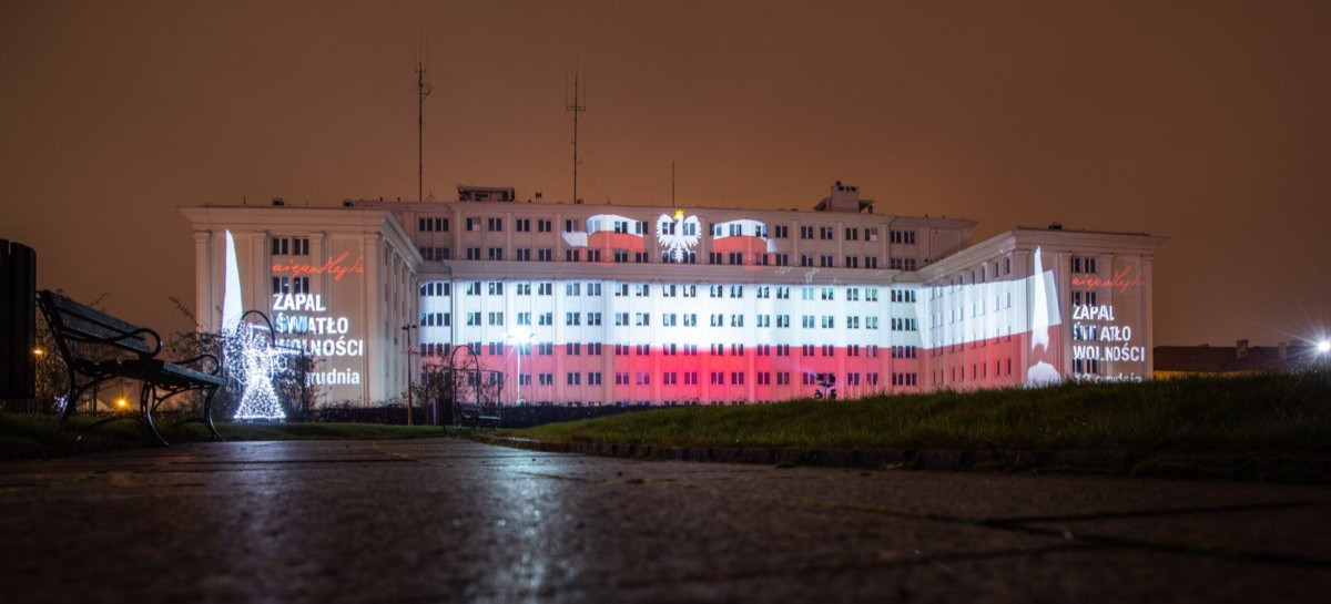 39. rocznica stanu wojennego. Patriotyczna iluminacja w Rzeszowie! (ZDJĘCIA)