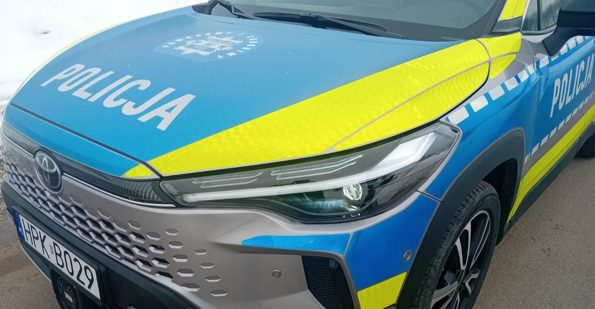 78-latka siedziała sama na mrozie. Dzięki czujności przechodnia została uratowana