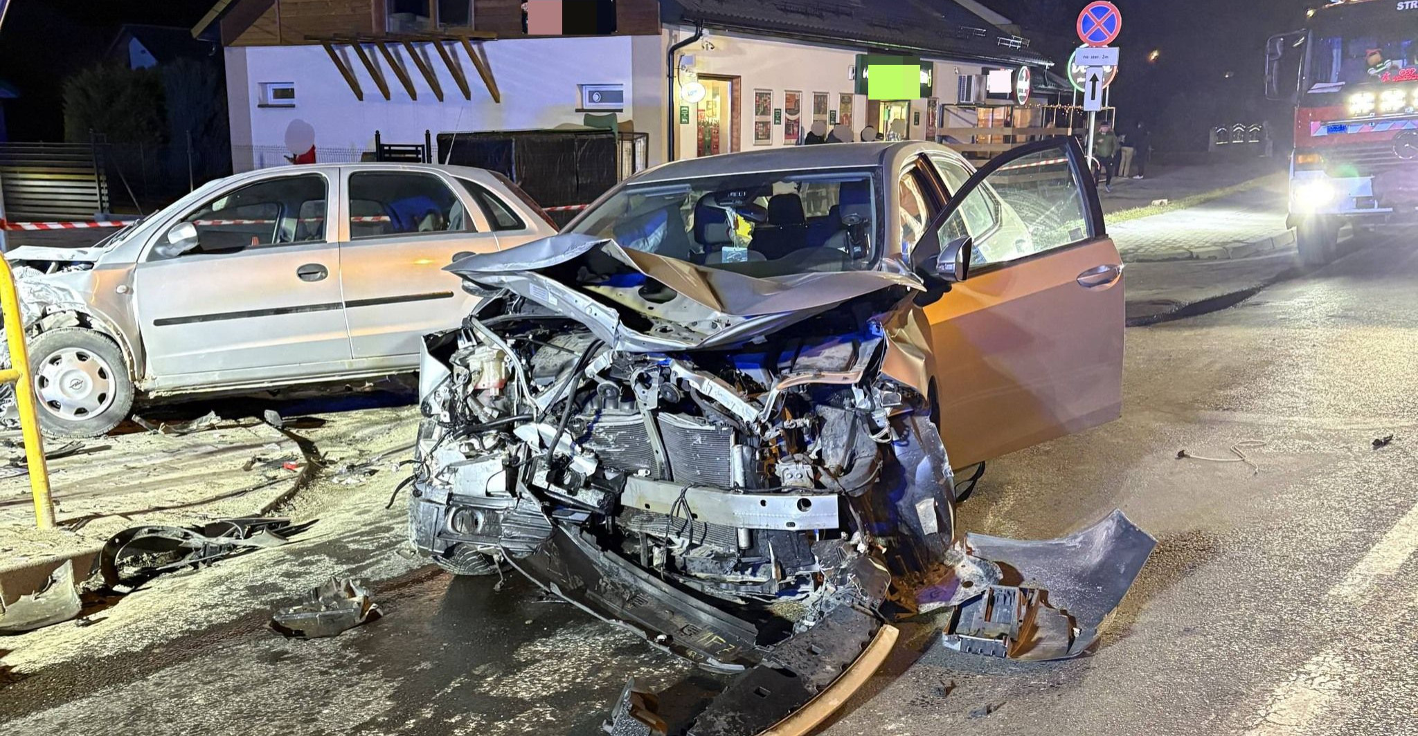 PISAROWCE: Groźne zdarzenie z udziałem trzech pojazdów. Utrudnienia trwały kilka godzin [ZDJĘCIA]