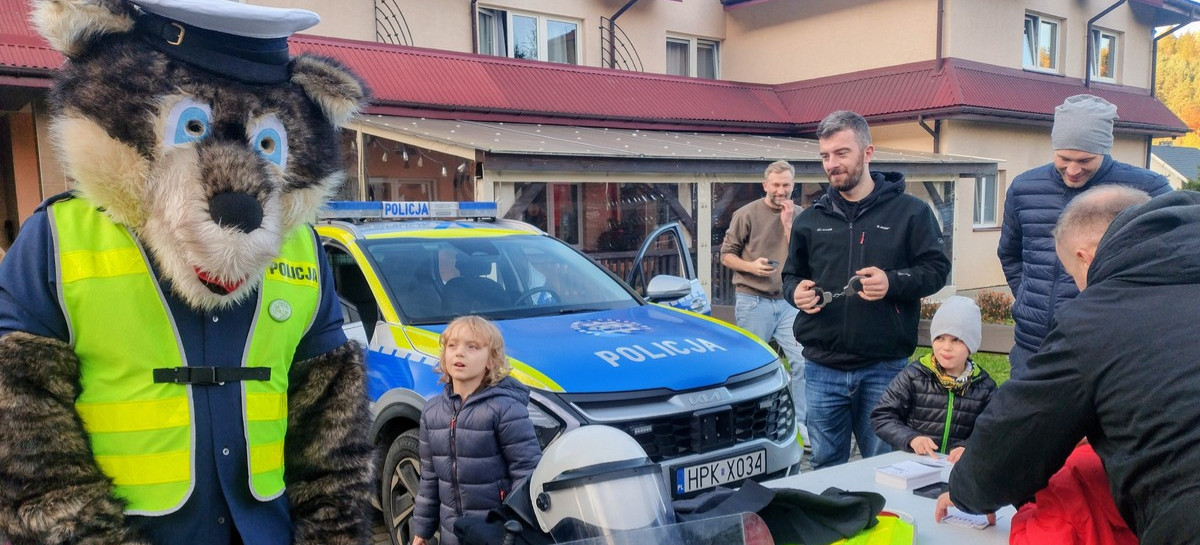 Ojciec i dziecko – razem bezpieczni. Policjanci z Leska edukują najmłodszych [ZDJĘCIA]