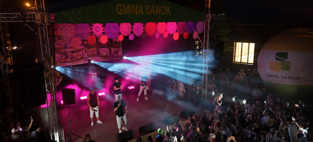 MRZYGŁÓD TĘTNIŁ ŻYCIEM. Koncert zespołu Weekend hitem jubileuszu (ZDJĘCIA Z LOTU PTAKA)