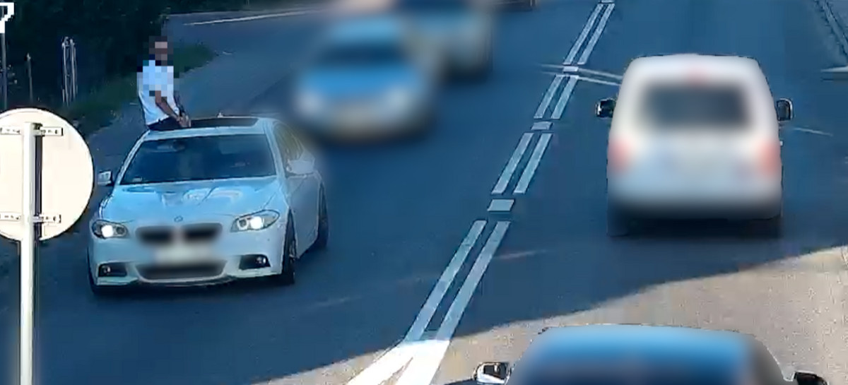 JASŁO: Pasażer podróżował na dachu BMW! Kierowca stracił prawo jazdy [VIDEO]