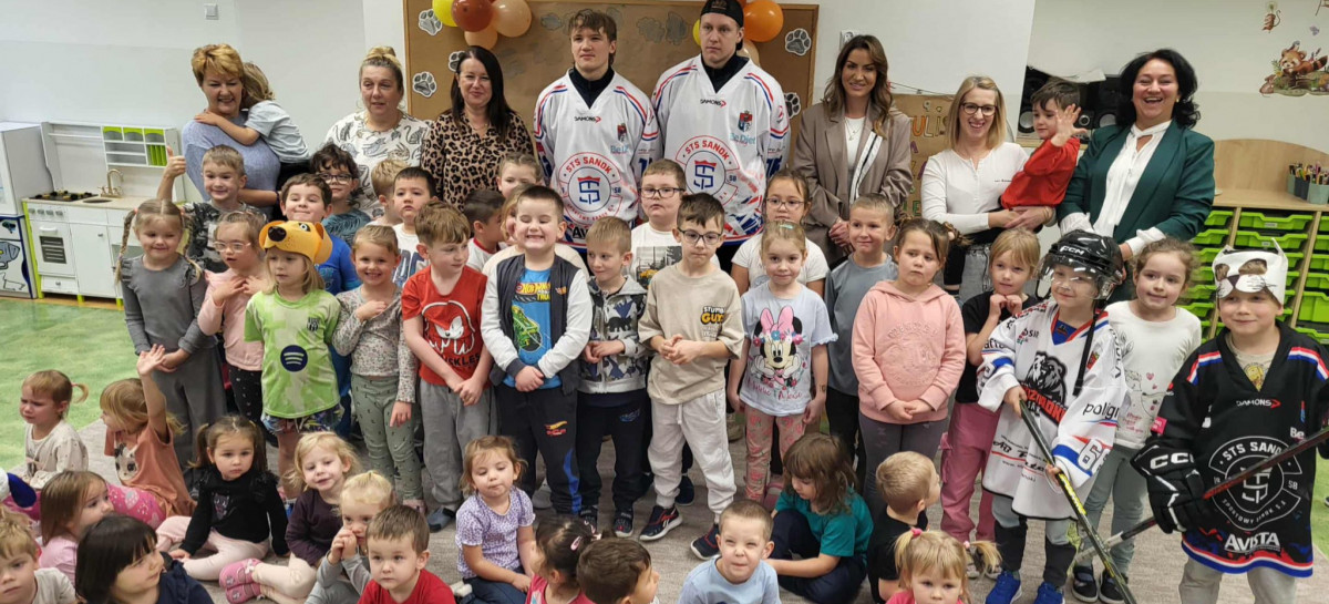 Akcja „Pełna amiska dla przytuliska”. Przedszkolaki i hokeiści wspierają zwierzęta [ZDJĘCIA]