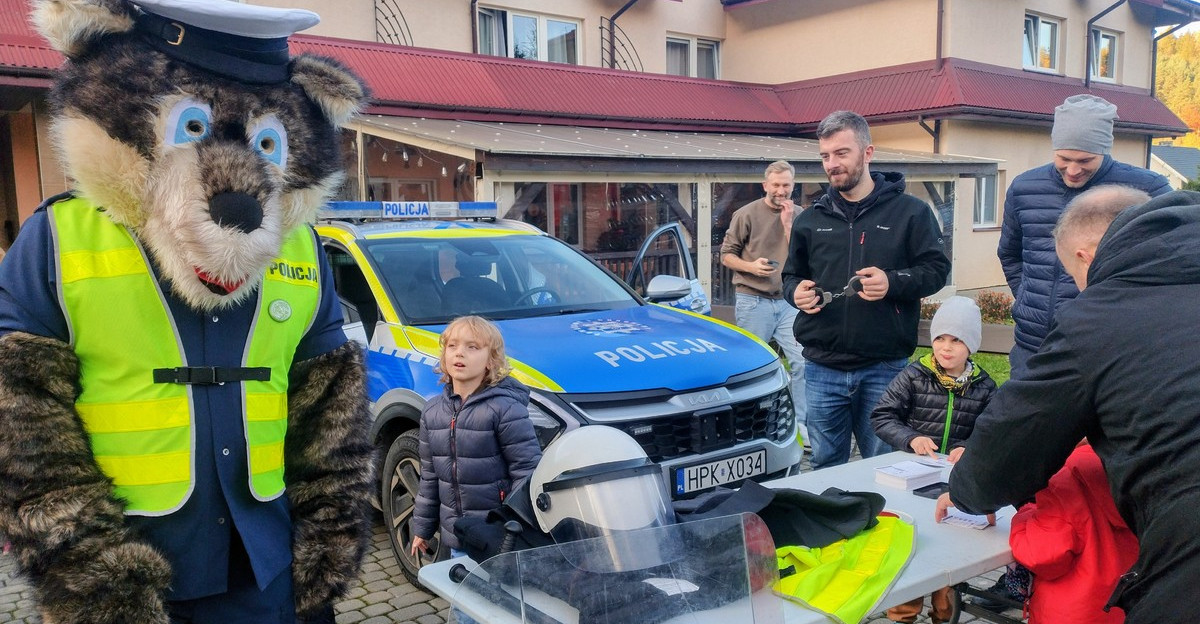 Ojciec i dziecko – razem bezpieczni. Policjanci z Leska edukują najmłodszych [ZDJĘCIA]