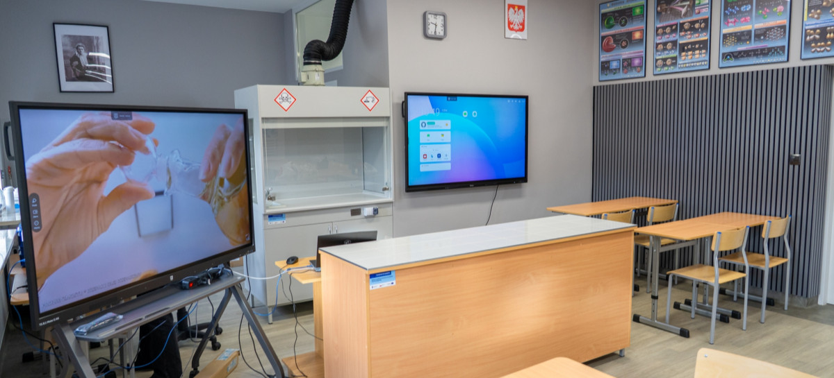 Nowe wyposażenie dydaktyczne w sanockich liceach [ZDJĘCIA]