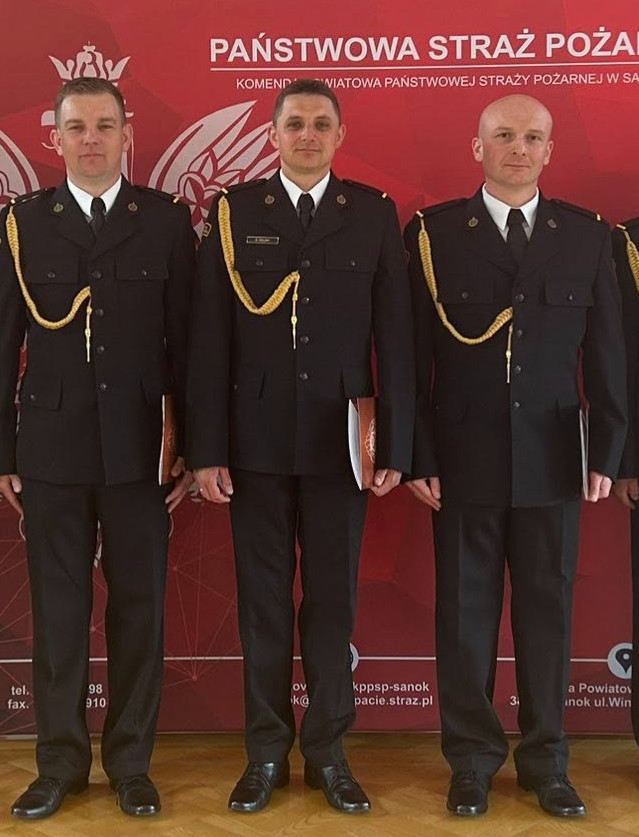 Ukończyli służbę przygotowawczą. Awans i mianowania w sanockiej straży pożarnej [ZDJĘCIA]