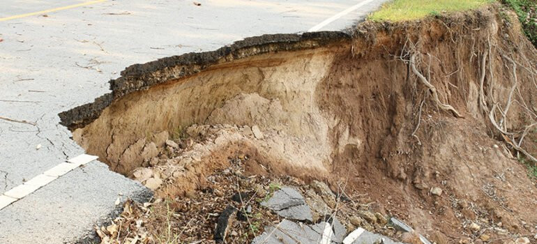 Ponad 21,6 mln zł na walkę z osuwiskami w Podkarpackiem – dofinansowanie dla 18 zadań w 2025 roku