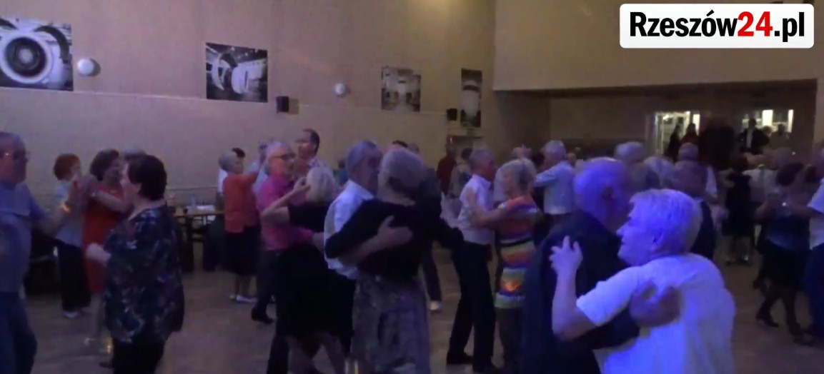Rzeszowscy seniorzy w rytmie największych hitów! (FILM)