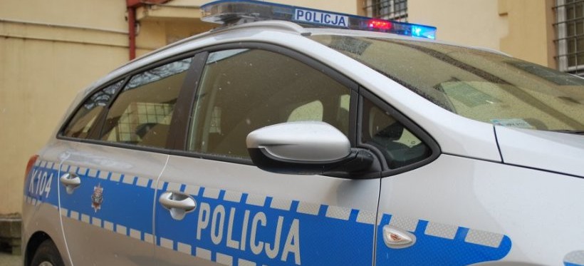 Przekroczył prędkość. Chciał przekupić policjantów stuzłotowym banknotem