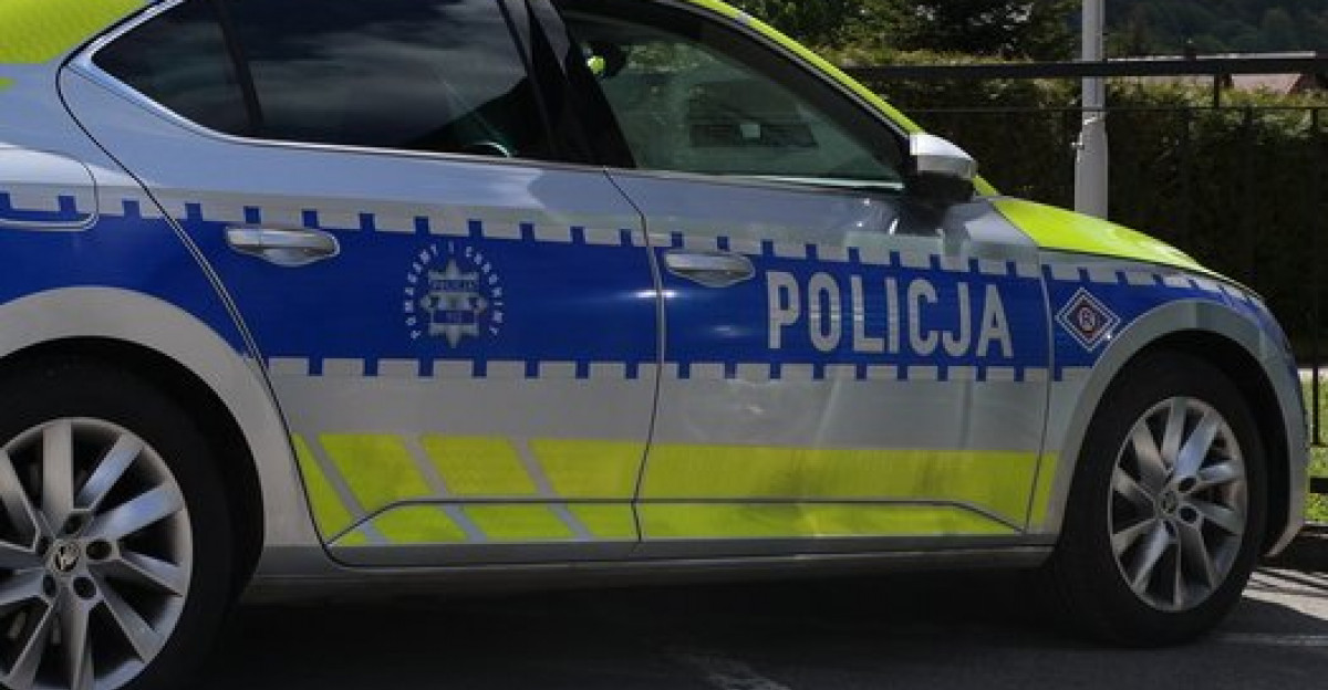 Policjanci z Ustrzyk Dolnych eskortowali rannego harcerza do szpitala