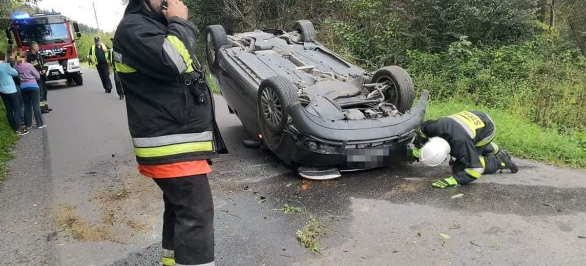 Stracił panowanie nad audi i wywrócił pojazd na dach (FOTO)