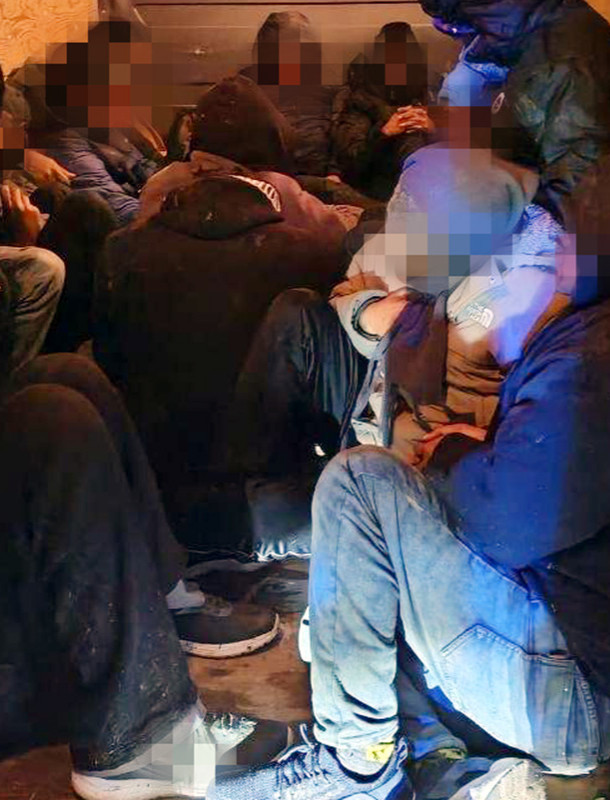 Polak przewoził w busie 17 imigrantów z Azji. Został zatrzymany w Chorwacji