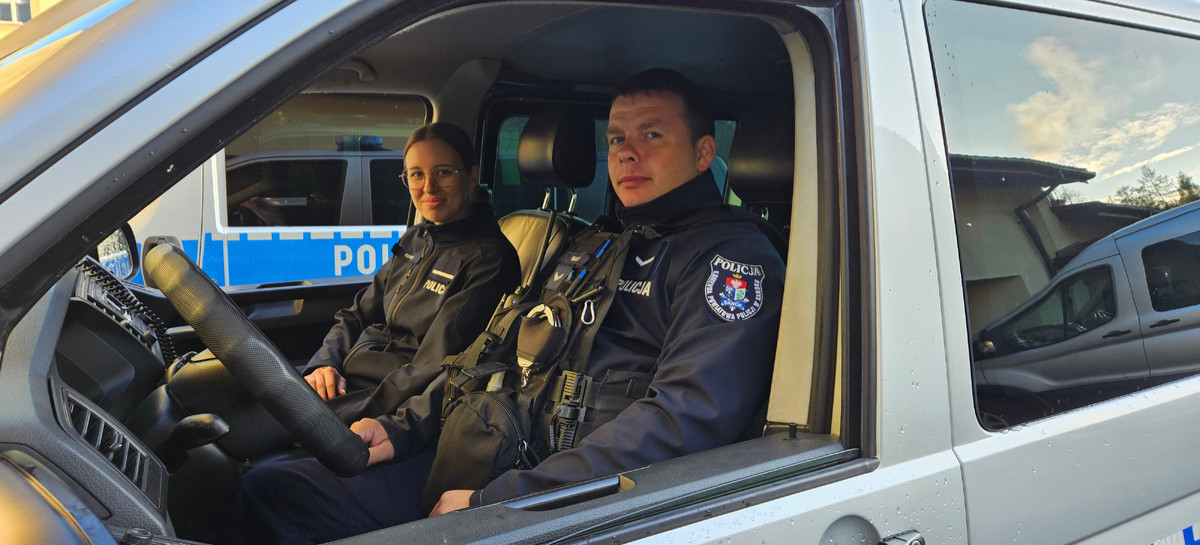 SANOK: Policjanci wyważyli drzwi i uratowali dwóch mężczyzn!