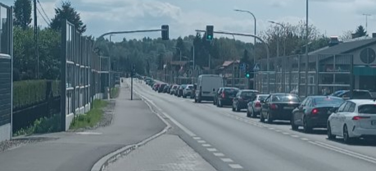 Zakorkowana droga w kierunku Leska i Bieszczad! Kierowcy utknęli na majówkowym szlaku