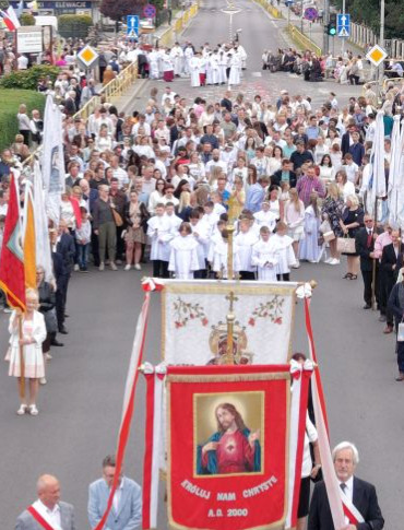 W duchu modlitwy! Procesja Bożego Ciała ulicami Sanoka [VIDEO, ZDJĘCIA]