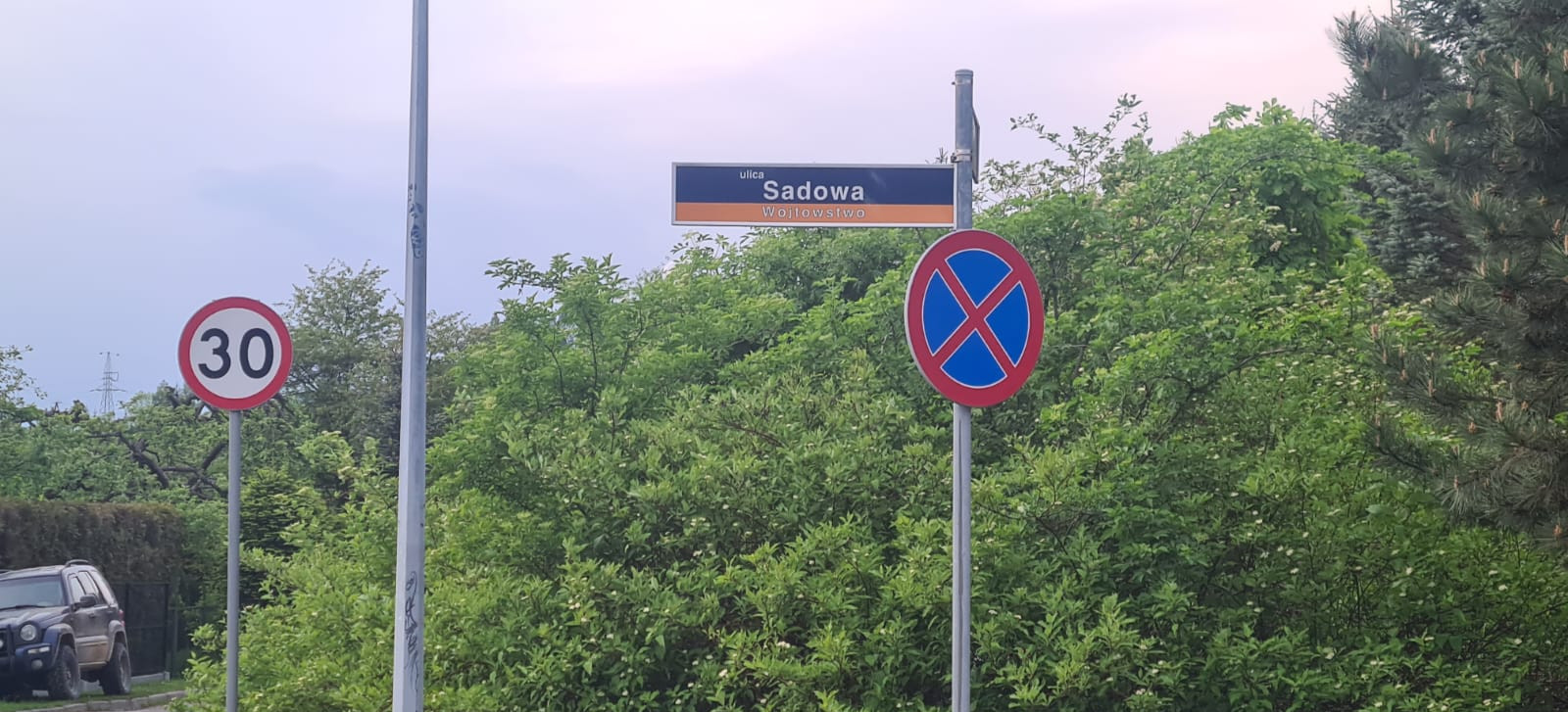 SANOK: Dramatyczne sceny na ul. Sadowej. Mężczyzna wyskoczył z czwartego piętra