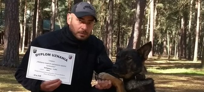 Sukces przewodnika psa z rzeszowskiej komendy