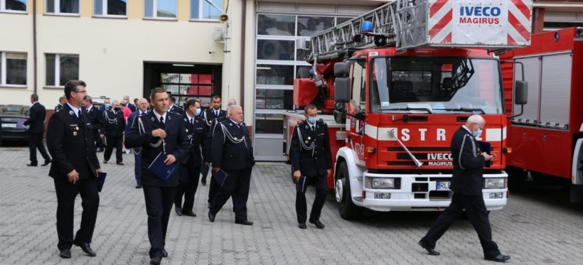 RZESZÓW. Wręczono promesy na zakup samochodów ratowniczo-gaśniczych dla jednostek OSP