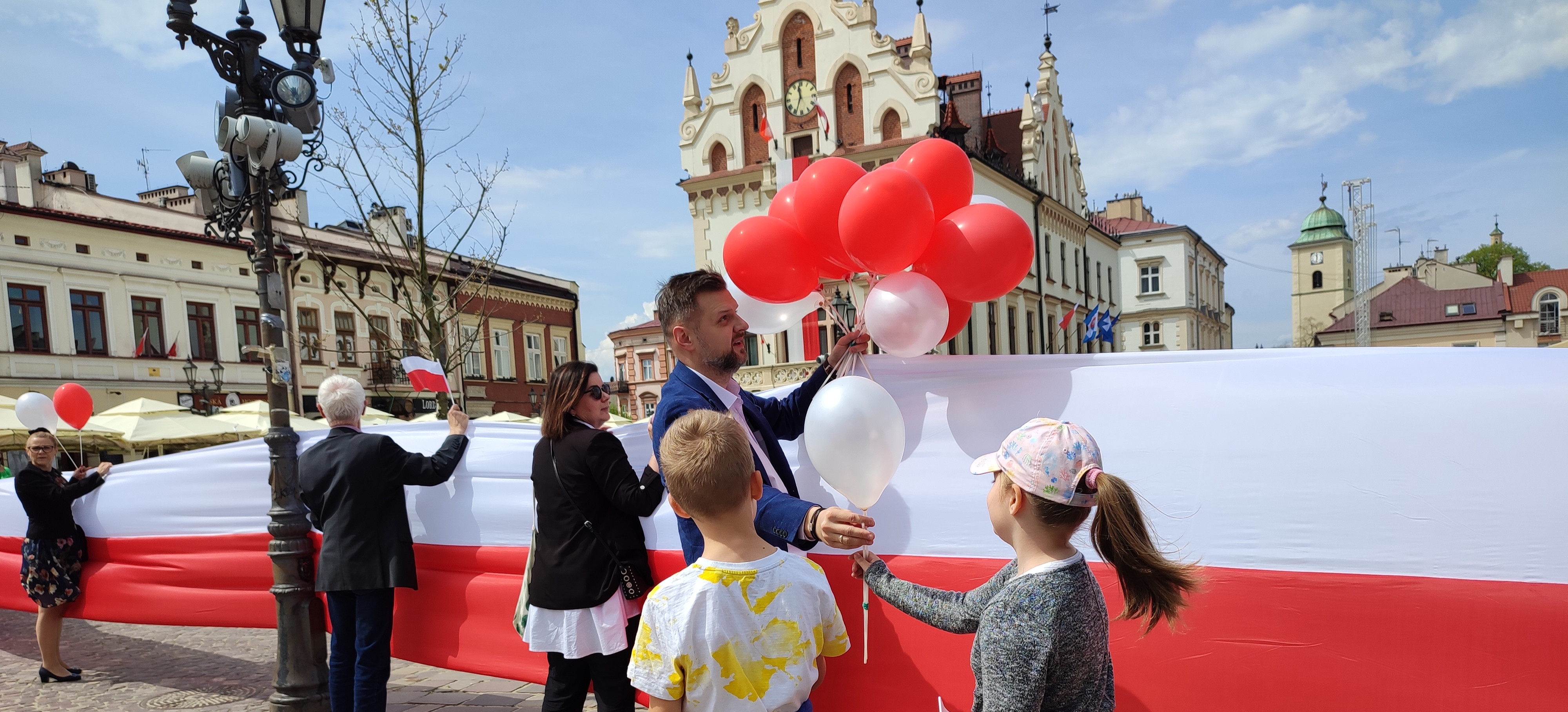 RZESZÓW. 2 maja Dzień Flagi Rzeczpospolitej Polskiej.  (ZDJĘCIA)