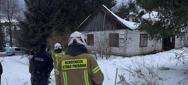 BIESZCZADY: O krok od tragedii w Czarnej. Policjanci uratowali mężczyznę