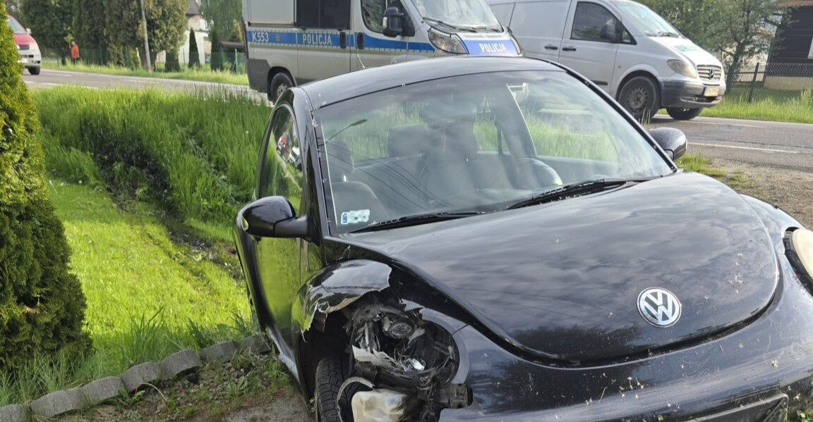 Groźne zdarzenie drogowe w miejscowości Blizne. Kobieta trafiła do szpitala