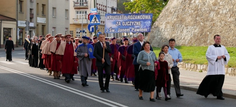 NIEDZIELA: Ulicami Rzeszowa przejdzie procesja różańcowa