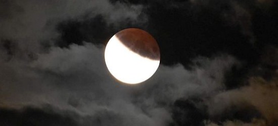 Zaćmienie Księżyca w Waszych obiektywach! Piękne zjawisko (FOTO)
