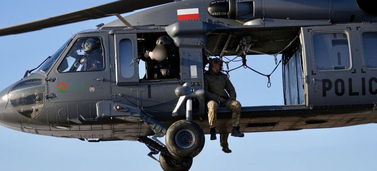 BIESZCZADY: Policyjny Black Hawk w akcji! Elitarne jednostki trenowały w trudnym terenie [VIDEO, ZDJĘCIA]