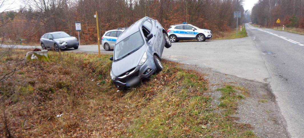 POLSKA112: Był tak pijany, że wjechał do rowu (FOTO)