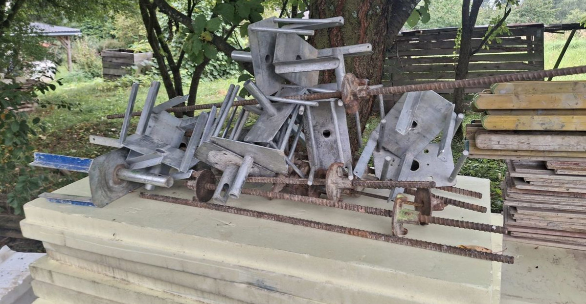 Kryminalni zatrzymali trzech mężczyzn, którzy okradali place budowy