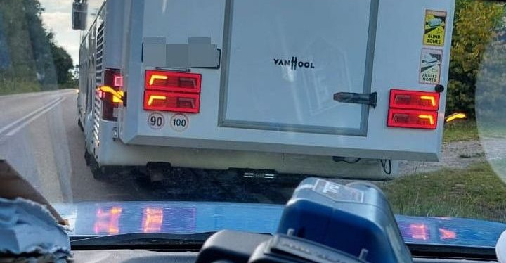 Surowe konsekwencje dla kierowcy autobusu pasażerskiego za przekroczenie prędkości