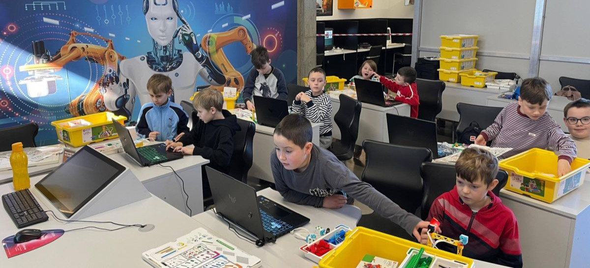 Tak minęły „fajne ferie” w sanockiej Bibliotece. Mnóstwo atrakcji i świetna zabawa! [ZDJĘCIA]