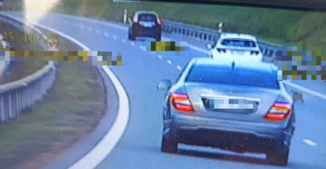 19-latek pędził mercedesem 227 km/h. Co mu grozi ?