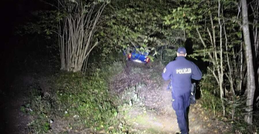 BIESZCZADY. Przez błędną nawigację utknęła w leśnej pułapce